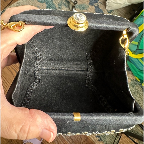 Satin and rhinestone evening bag with a removable gold chain. - Picture 10 of 12